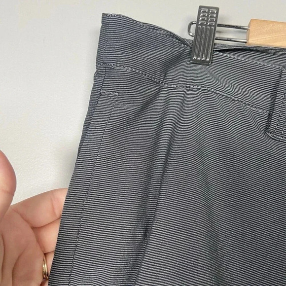 Travis Mathew Shorts Mens Size 38 Chino Flat Front Grey Striped Golf Casual - Picture 3 of 16